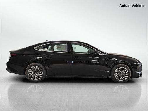 2025 Hyundai SONATA Hybrid SE