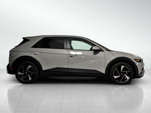 2026 Hyundai IONIQ 5 SE