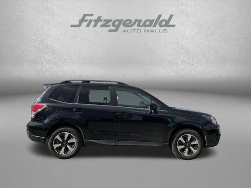 Crystal Black Silica 2017 Subaru Forester 2.5i Limited