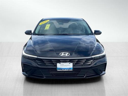 2025 Hyundai ELANTRA SE