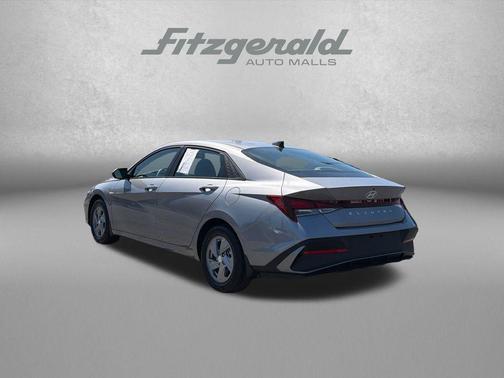 Fluid Metal 2026 Hyundai ELANTRA SE