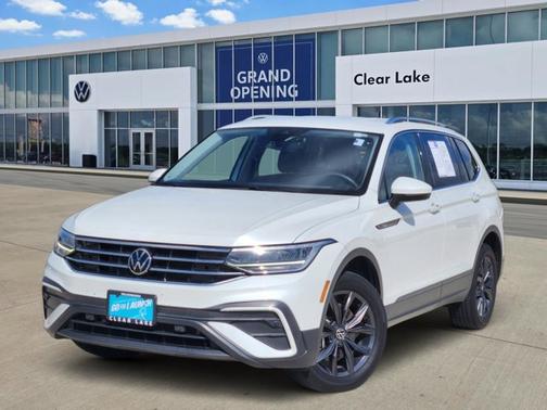 Opal White Pearl Effect 2023 Volkswagen Tiguan 2.0T SE