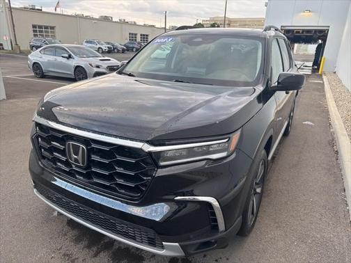 2023 Honda Pilot Touring 8-Passenger