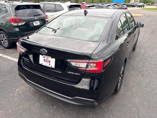 Crystal Black Silica 2025 Subaru Legacy Premium