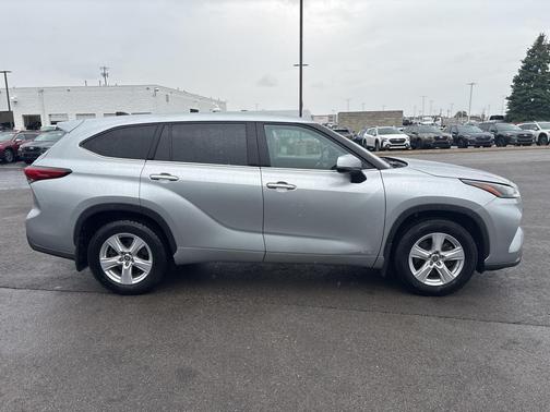 2022 Toyota Highlander Hybrid LE