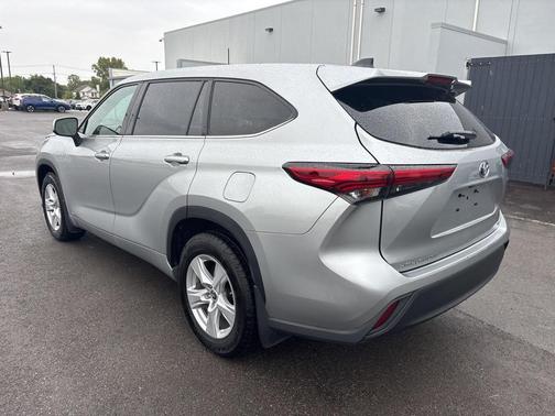 2022 Toyota Highlander Hybrid LE