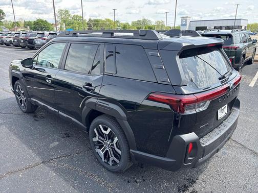 Crystal Black Silica 2026 Subaru Outback Touring XT