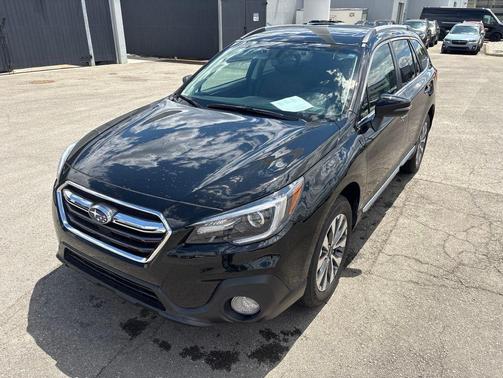 Crystal Black Silica 2019 Subaru Outback 2.5i Touring