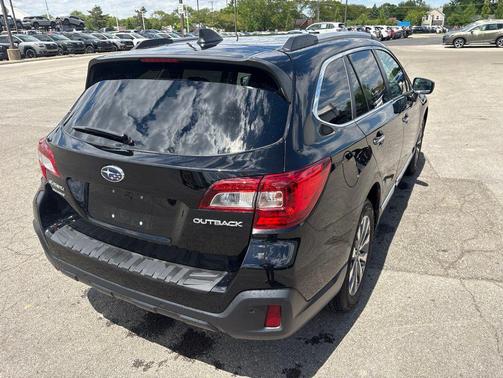 Crystal Black Silica 2019 Subaru Outback 2.5i Touring