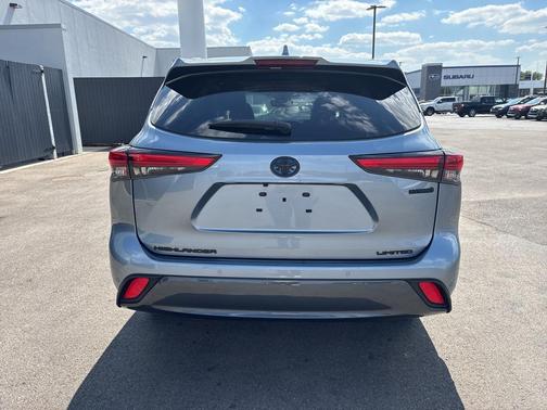 2022 Toyota Highlander Hybrid Limited