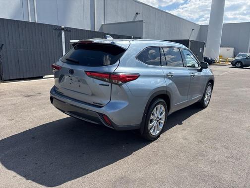 2022 Toyota Highlander Hybrid Limited