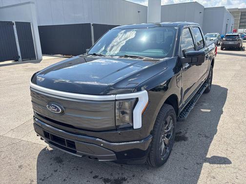 Agate Black Metallic 2022 Ford F-150 Lightning LARIAT