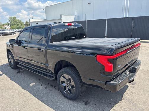 Agate Black Metallic 2022 Ford F-150 Lightning LARIAT
