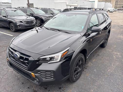 Crystal Black Silica 2025 Subaru Outback Wilderness