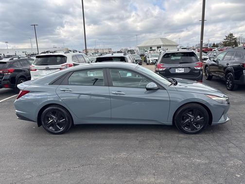 2021 Hyundai ELANTRA SEL