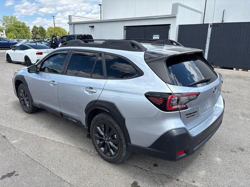Ice Silver Metallic 2024 Subaru Outback Onyx Edition