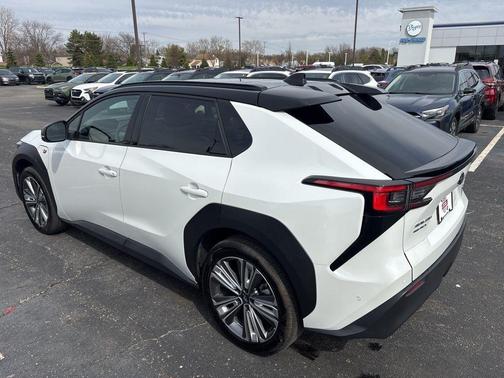 Cosmic White Pearl 2-Tone 2023 Subaru Solterra Touring