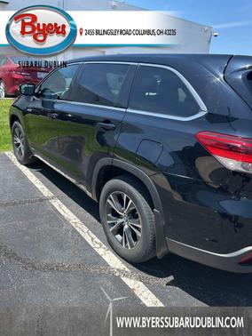 Midnight Black Metallic 2017 Toyota Highlander Hybrid LE