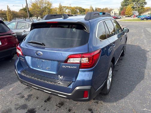 Abyss Blue Pearl 2019 Subaru Outback 2.5i Premium