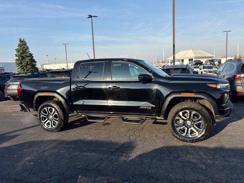 Onyx Black 2024 GMC Canyon AT4