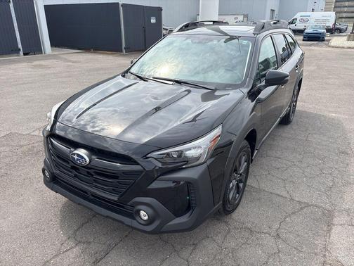 Crystal Black Silica 2024 Subaru Outback Onyx Edition XT