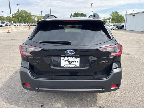Crystal Black Silica 2024 Subaru Outback Onyx Edition XT