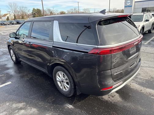 2024 Kia Carnival LX