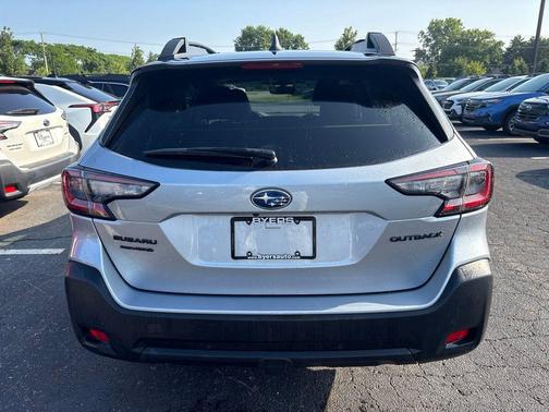 Ice Silver Metallic 2024 Subaru Outback Onyx Edition