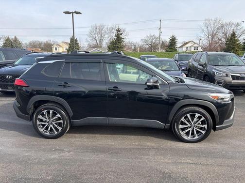 2023 Toyota Corolla Cross XLE