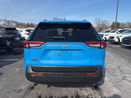 2020 Toyota RAV4 LE