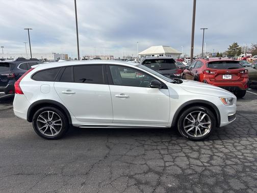2015 Volvo V60 Cross Country T5