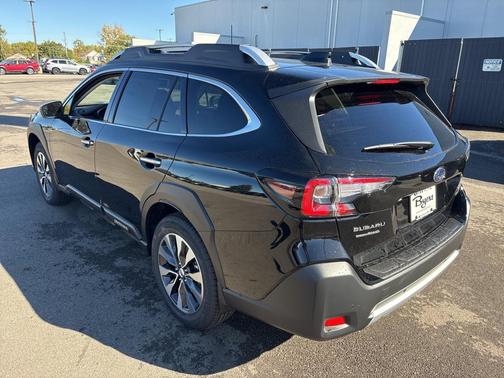 2025 Subaru Outback Touring XT