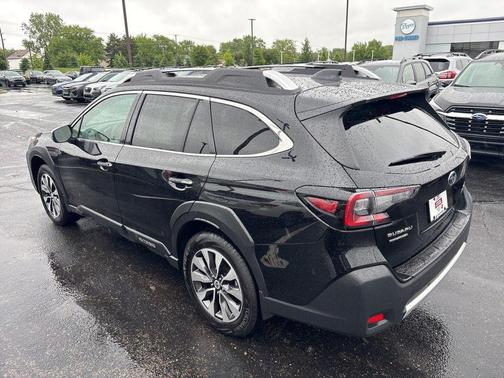 Crystal Black Silica 2025 Subaru Outback Touring XT