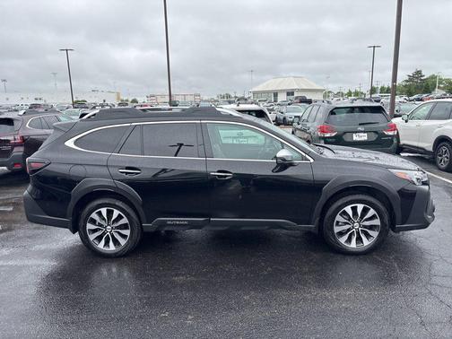 Crystal Black Silica 2025 Subaru Outback Touring XT