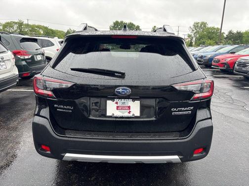Crystal Black Silica 2025 Subaru Outback Touring XT
