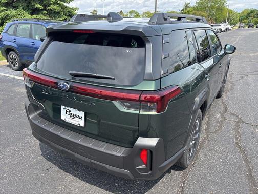 Deep Emerald Green Pearl 2026 Subaru Outback Premium
