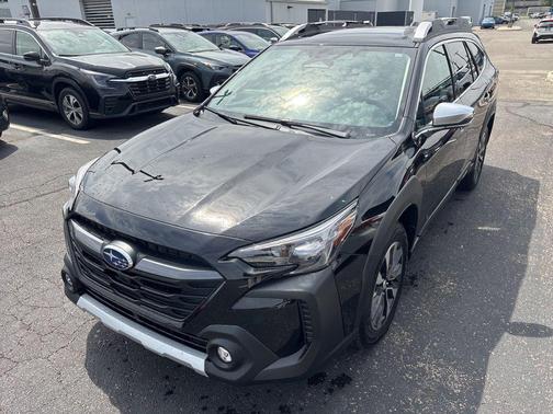 Crystal Black Silica 2025 Subaru Outback Touring