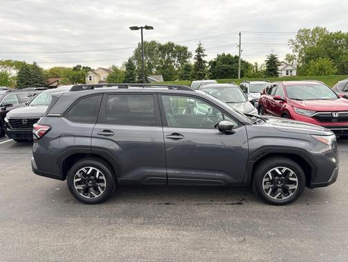 Magnetite Gray Metallic 2025 Subaru Forester Premium