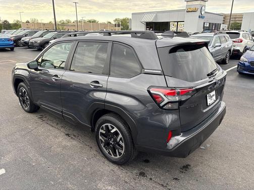 Magnetite Gray Metallic 2025 Subaru Forester Premium