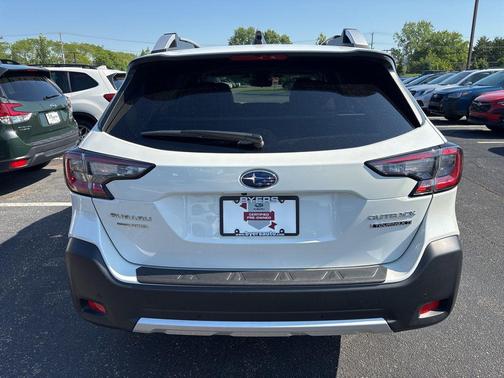 Crystal White Pearl 2025 Subaru Outback Touring XT