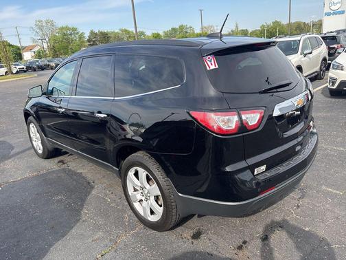 Mosaic Black Metallic 2016 Chevrolet Traverse 1LT