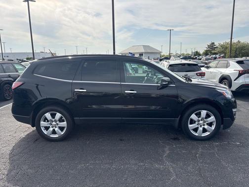 Mosaic Black Metallic 2016 Chevrolet Traverse 1LT