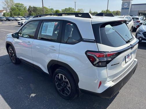 Crystal White Pearl 2025 Subaru Forester Base