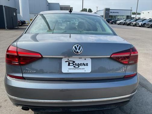 2017 Volkswagen Passat 1.8T R-Line w/Comfort