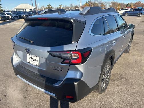 2025 Subaru Outback Touring