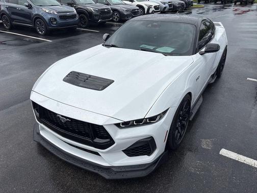 Oxford White 2024 Ford Mustang GT