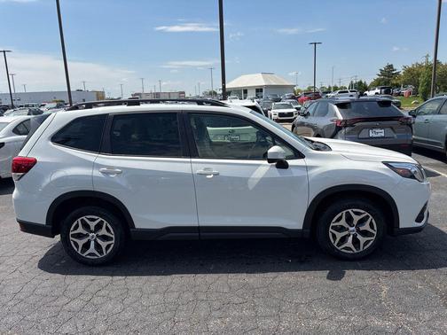 Crystal White Pearl 2024 Subaru Forester Premium