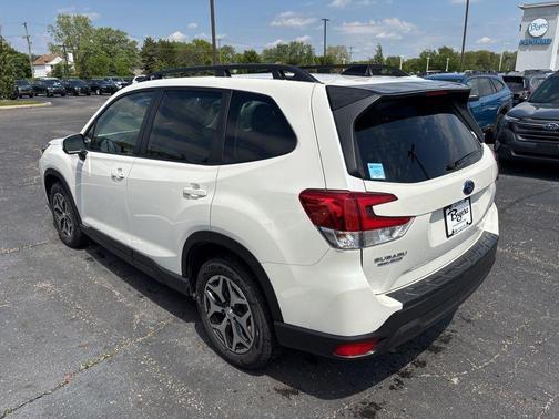 Crystal White Pearl 2024 Subaru Forester Premium