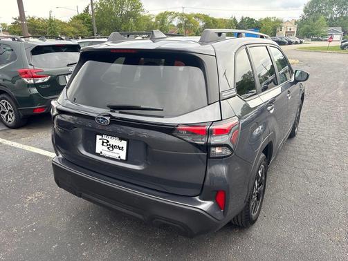 Magnetite Gray Metallic 2025 Subaru Forester Premium