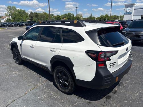 Crystal White Pearl 2024 Subaru Outback Wilderness